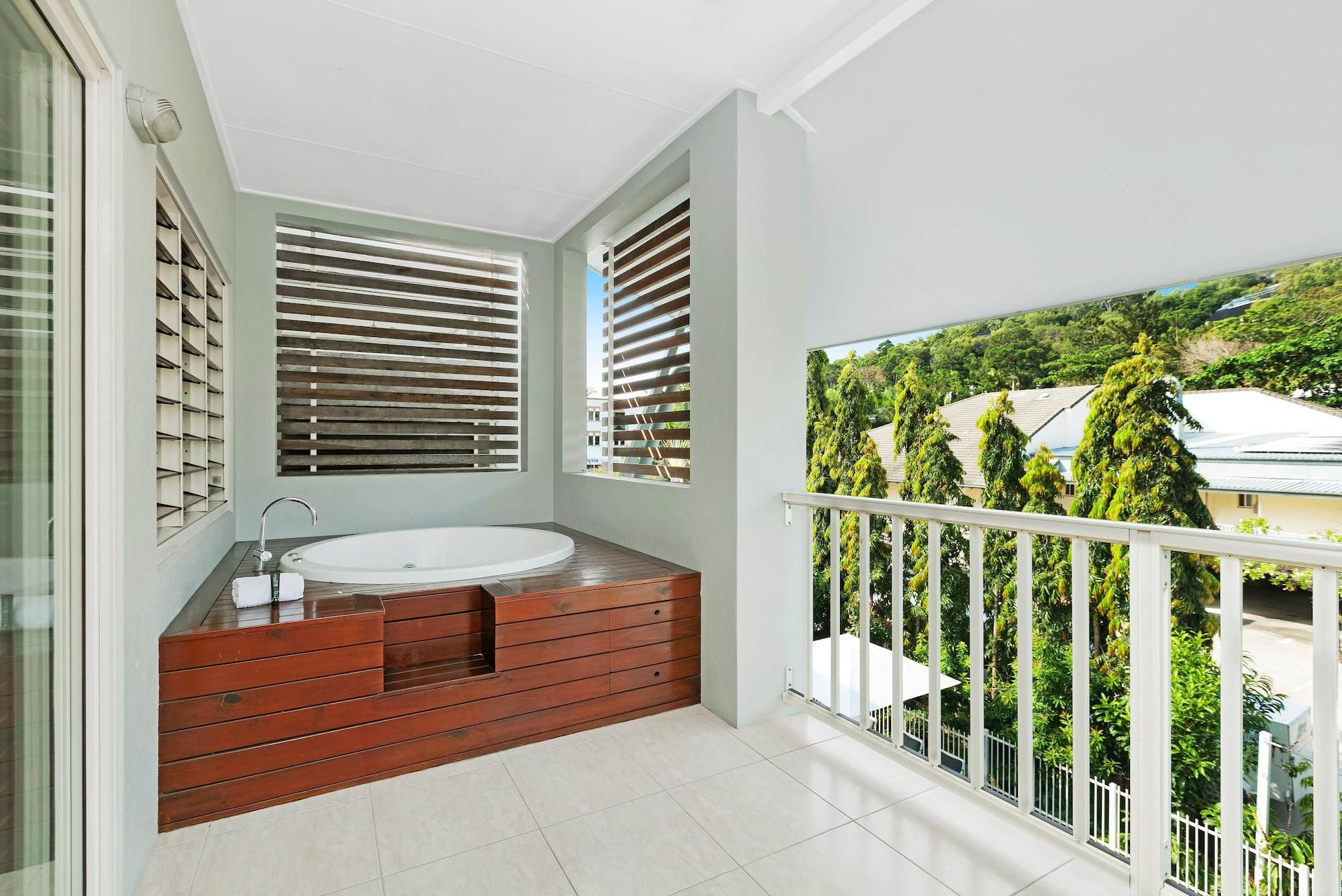 Mantra Aqueous On Port Aparthotel Port Douglas Buitenkant foto