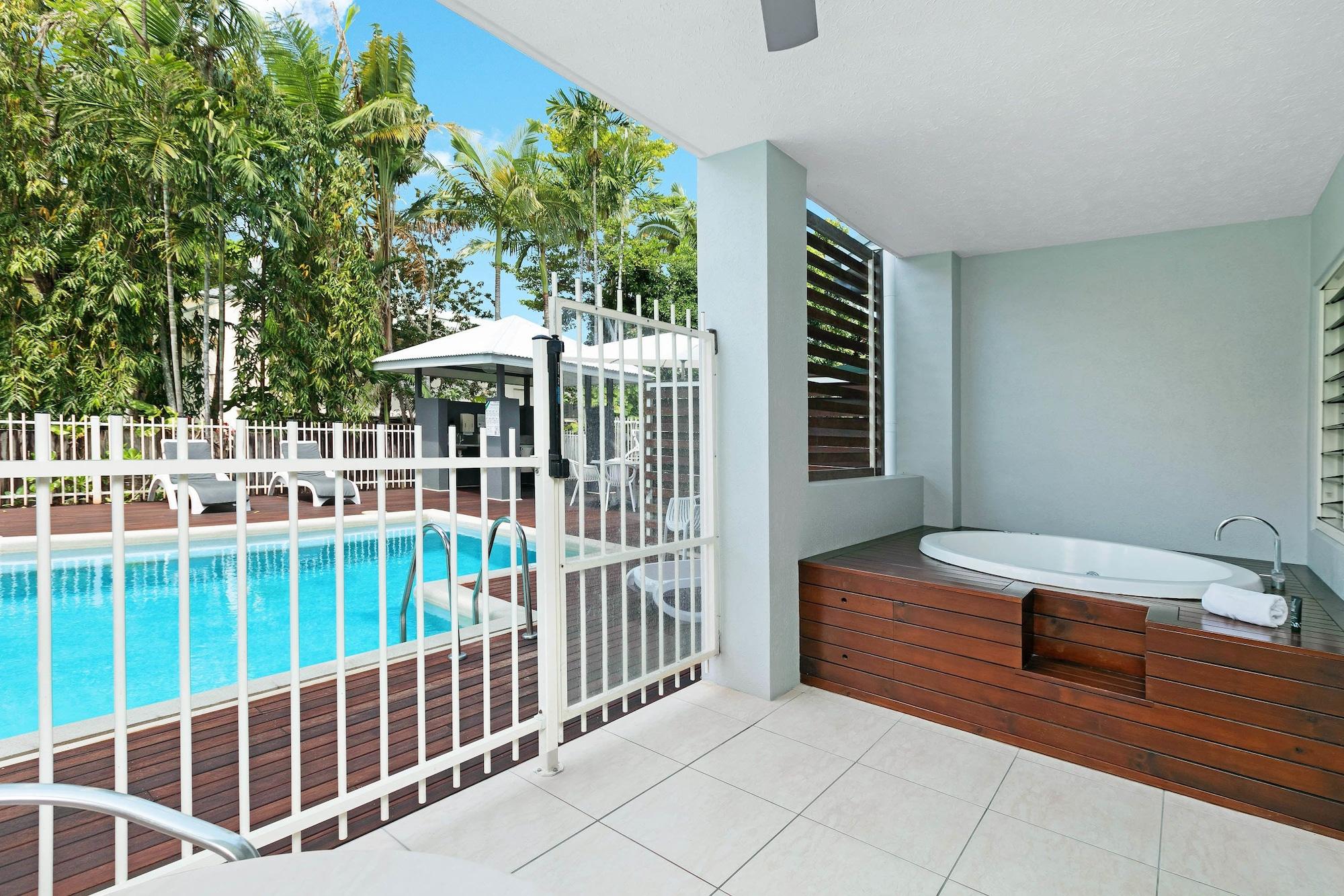 Mantra Aqueous On Port Aparthotel Port Douglas Buitenkant foto