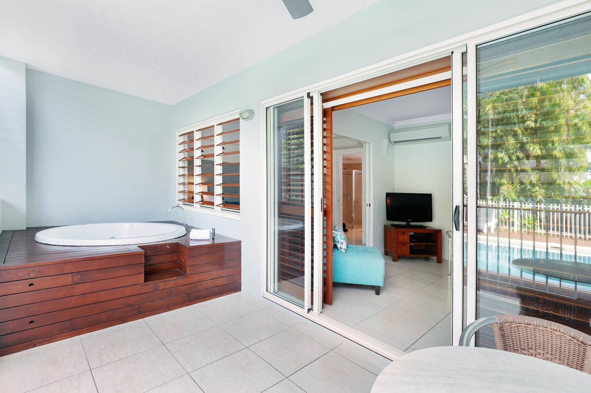 Mantra Aqueous On Port Aparthotel Port Douglas Buitenkant foto