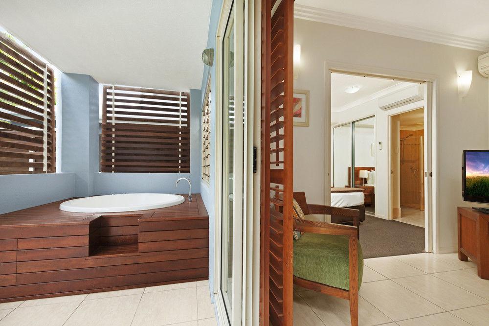Mantra Aqueous On Port Aparthotel Port Douglas Buitenkant foto
