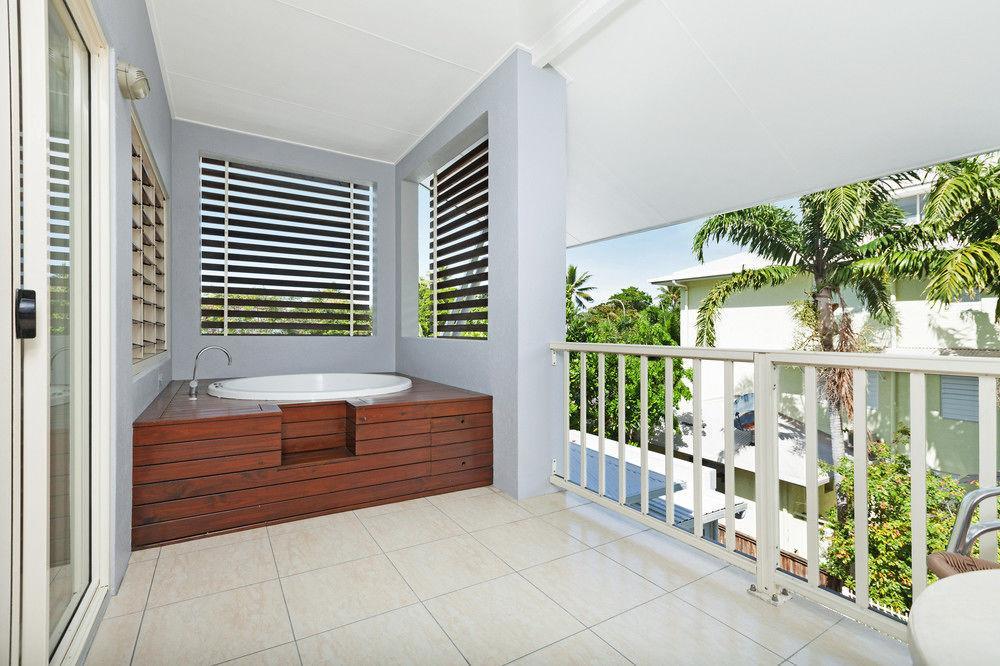 Mantra Aqueous On Port Aparthotel Port Douglas Buitenkant foto