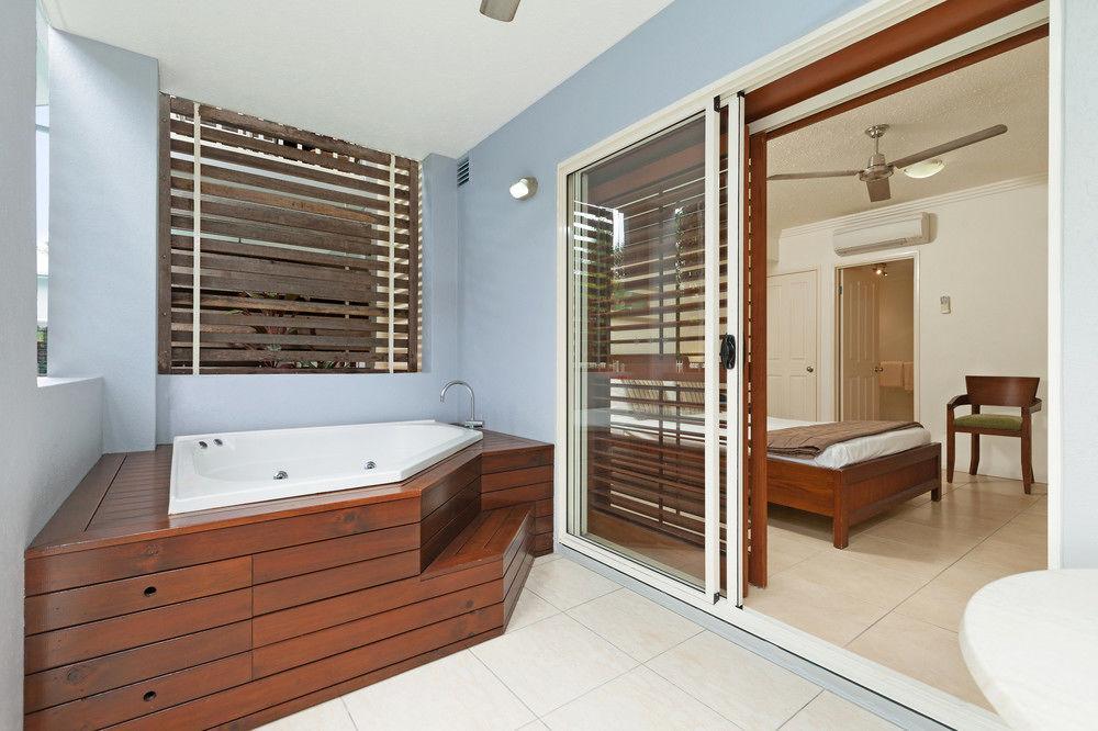 Mantra Aqueous On Port Aparthotel Port Douglas Buitenkant foto
