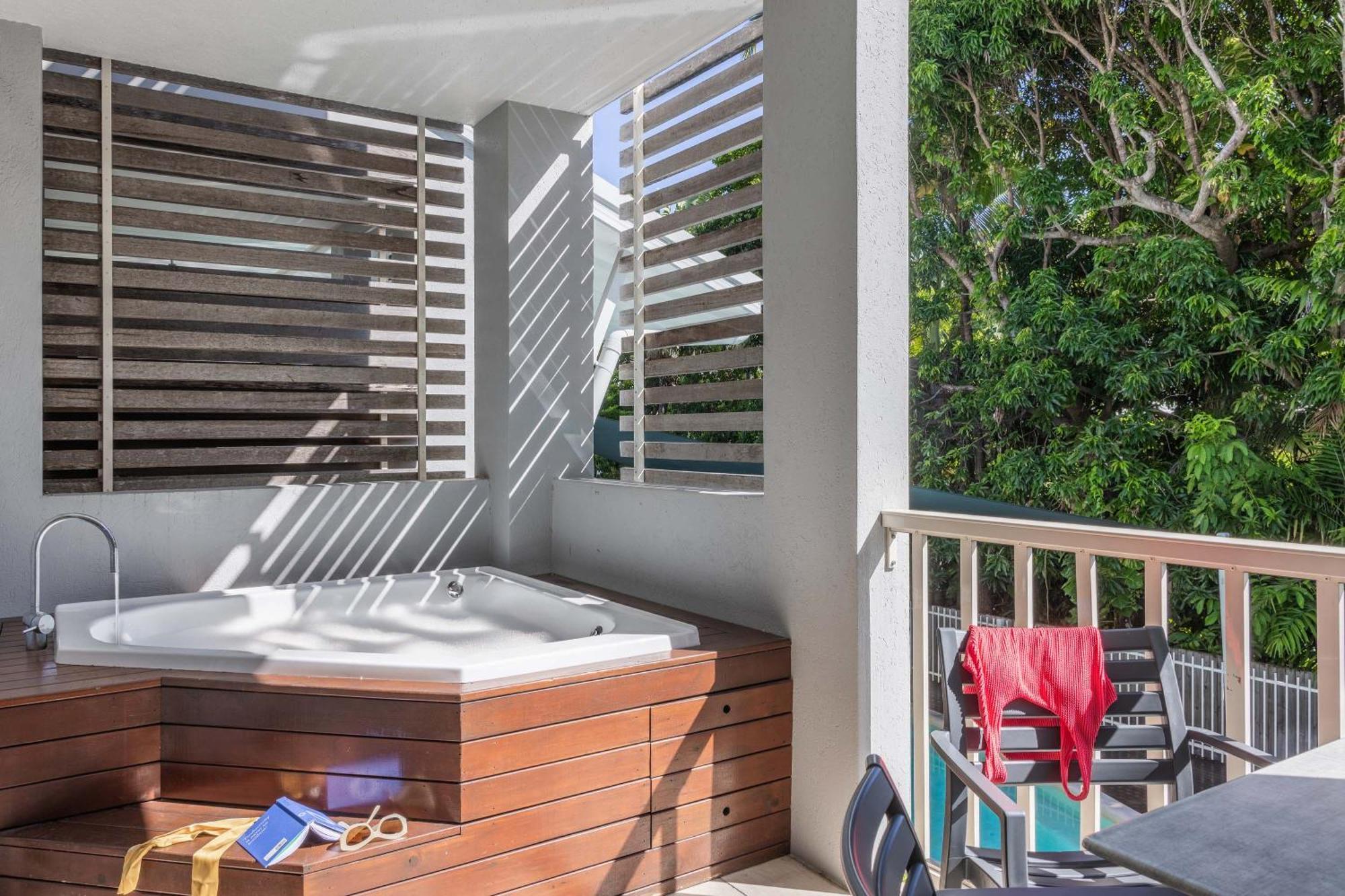 Mantra Aqueous On Port Aparthotel Port Douglas Buitenkant foto